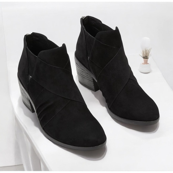 🌻NEW Eileen Fisher Irwin Black Suede Crossover Wrap Front Bootie Women's Size 5 - Picture 3 of 10